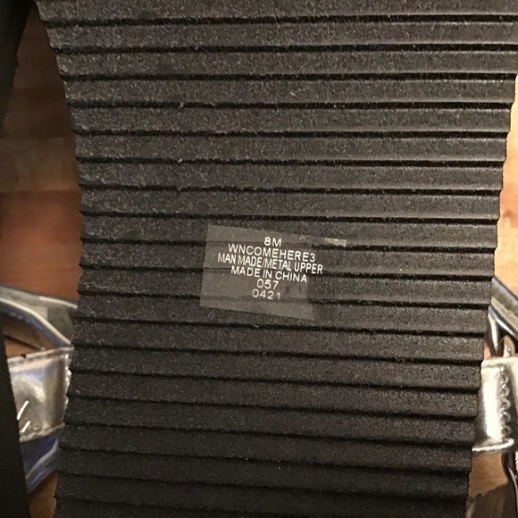 NINE WESTStudded Platform Sport Sandals  Comehere3 SilverStudded NIB Sz 8. - Picture 5 of 6